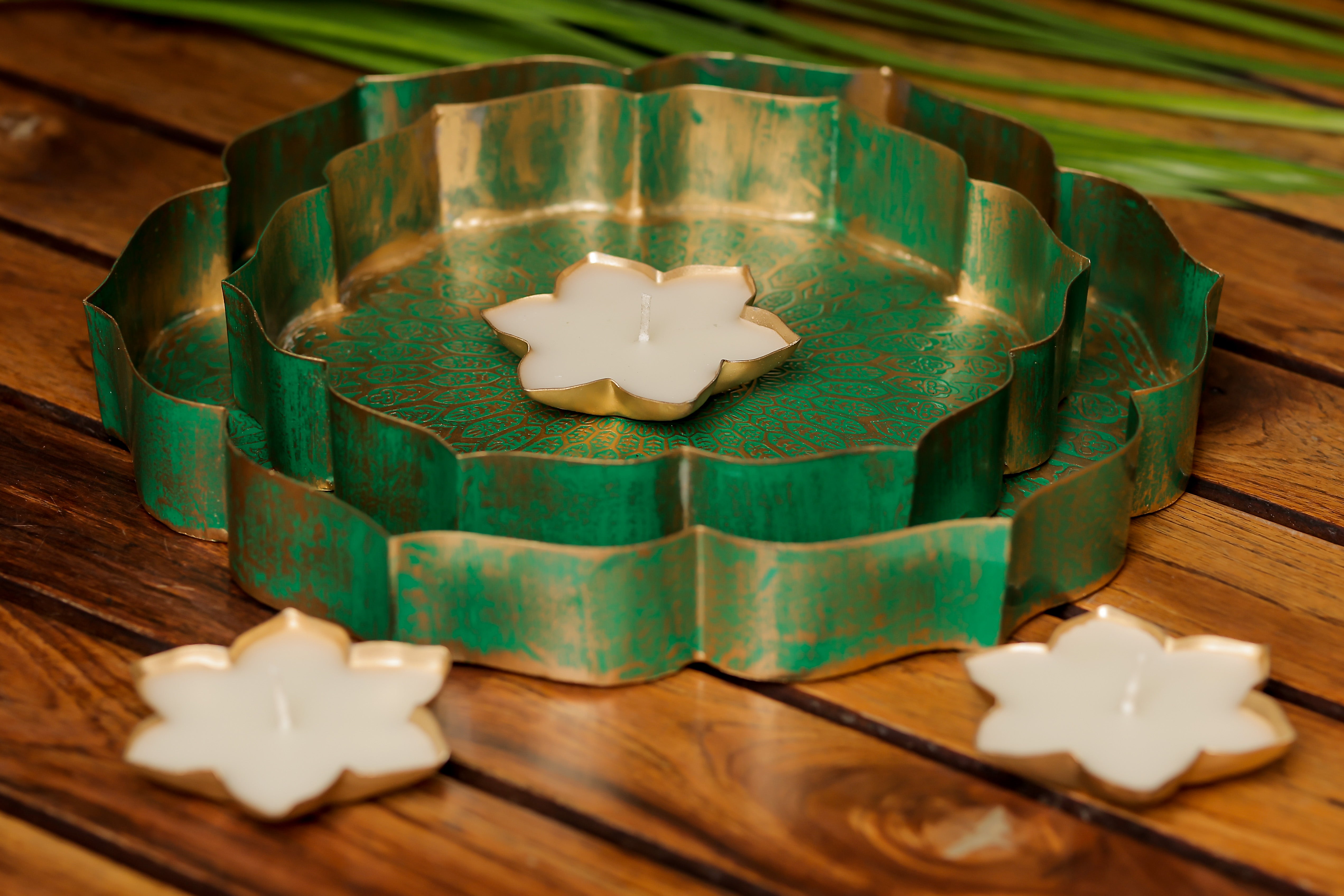Aura Vintage Lotus Engraved 2-Piece Urli Set – Green & Gold