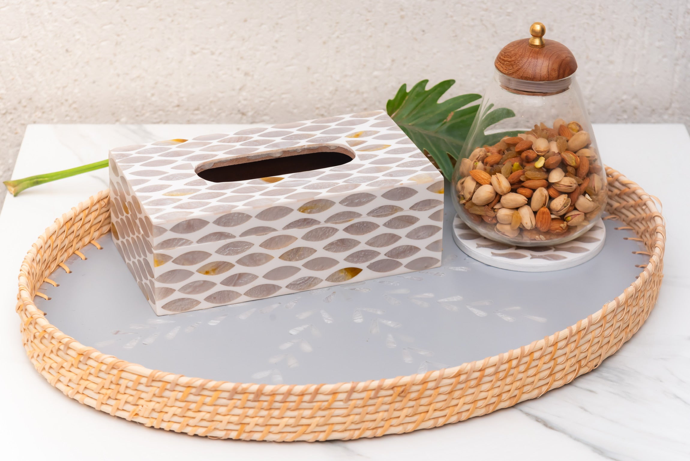 Bloom Mother of Pearl Round Tray