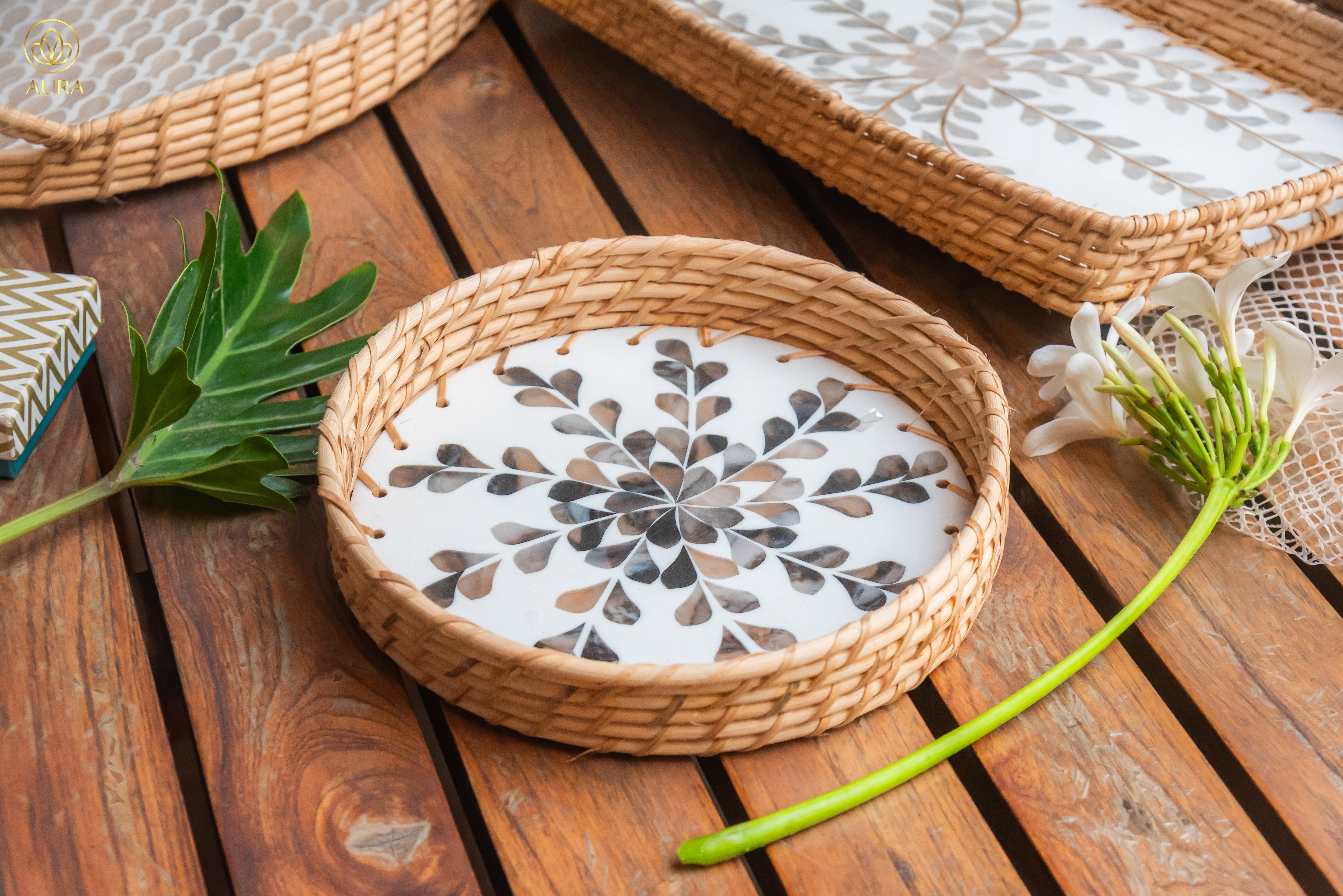 Aura Floral Burst Mother of Pearl Round Tray